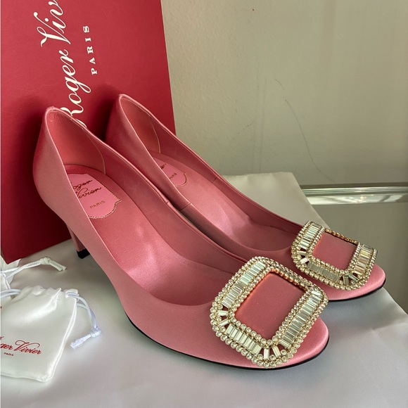 *NIB* Roger Vivier 36.5 (fit 37) Pink Satin Pumps with Embellished Buckle